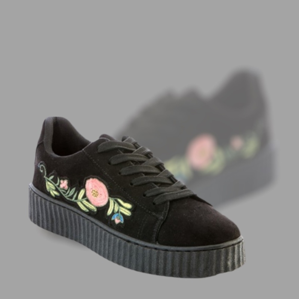🛑BOGO 1/2🆕Kid’s Suede Embroidered Sneakers **Great Gift Idea - Picture 3 of 7